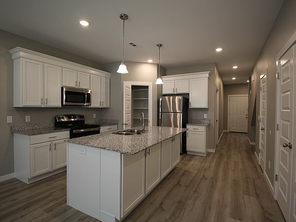 5th image of 2713 Vinson Rd