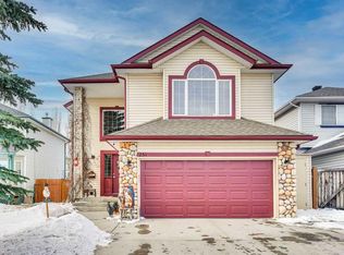 251 E Lakeview Cv, Chestermere, AB T1X 1E7