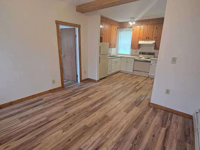 109 Pleasant St — Photo 2