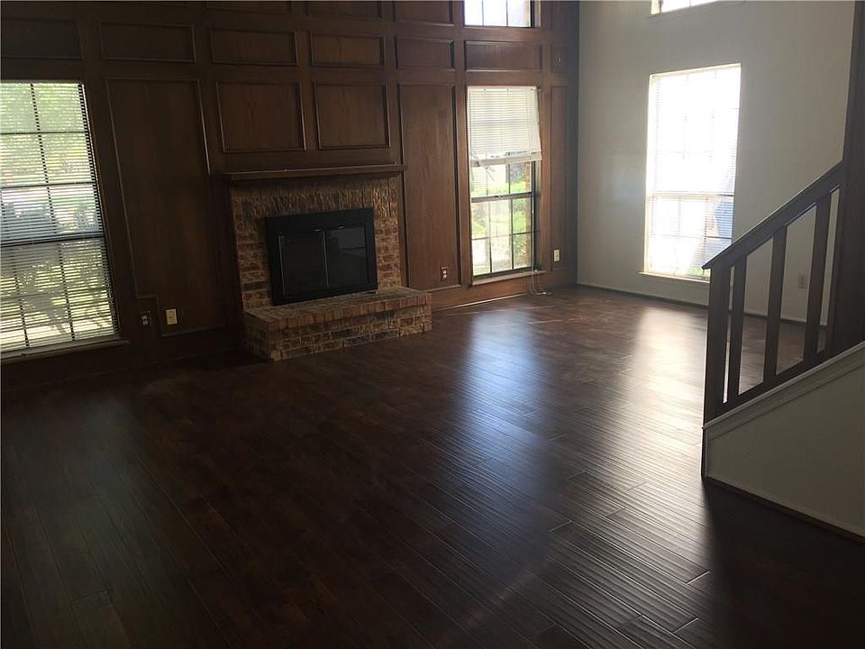 2nd image of 3440 Briaroaks Dr