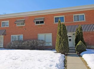 1028 N Wheeling Rd, Mount Prospect, IL 60056