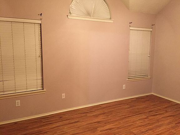4th image of 2035 Fox Glen Dr