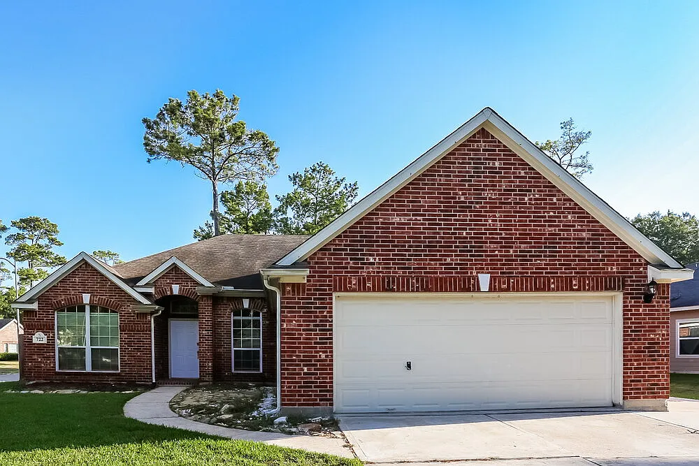 4 bed, 2.0 bath, 2094 sqft, $2,140 — Photo 1