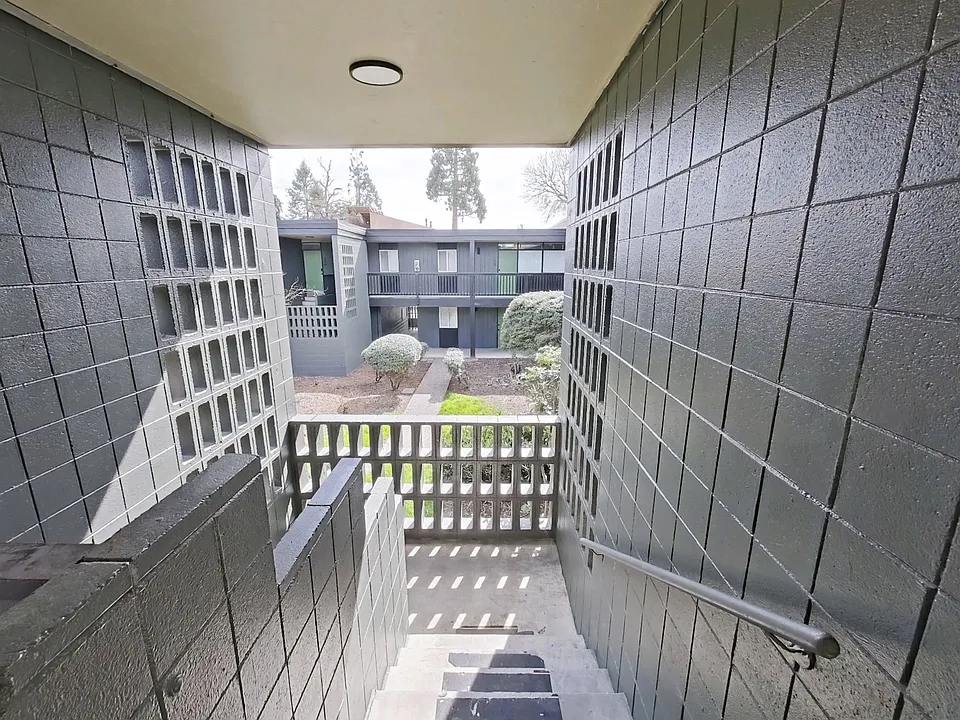 Building Photo 5
