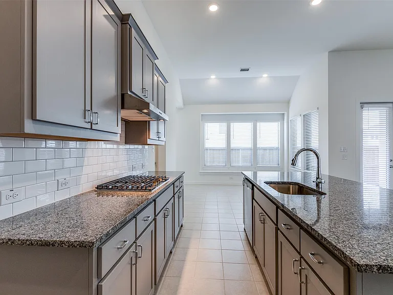 805 Fieldcrest St — Photo 11
