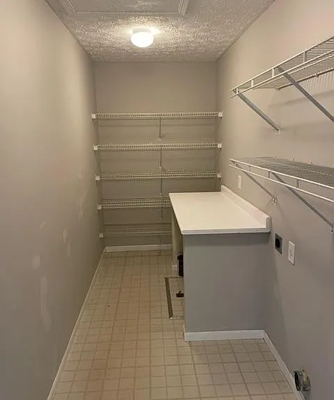 6680 Lagrange Dr — Photo 11