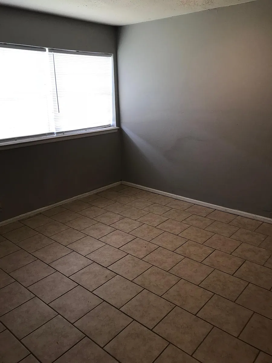 Building Photo - 1444 N Norman Ave #3