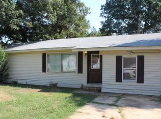 1311 Peach St, Hope, AR 71801