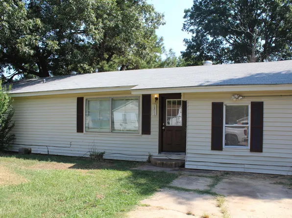 1311 Peach St, Hope, AR 71801