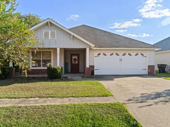17 S Village Ln, Petal, MS 39465