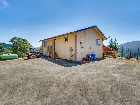 3rd image of 745 Applewood Rd