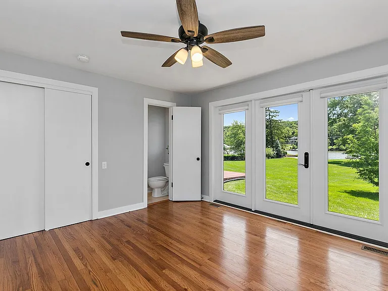 1037 N Harrison St — Photo 22