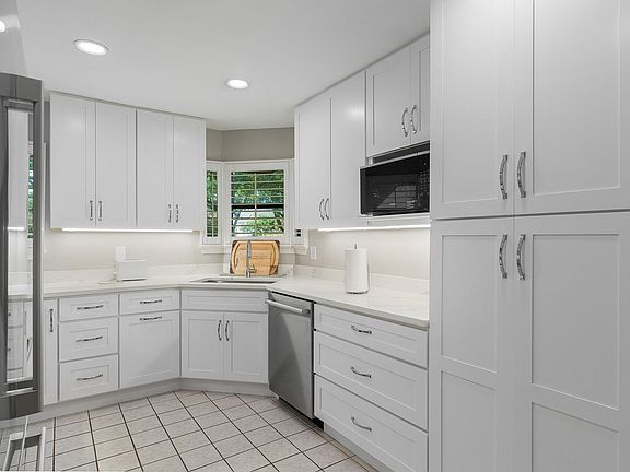 2nd image of 3315 Water Oak Ct