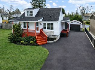 27 Alexander Rd, Orillia, ON L3V 5L9