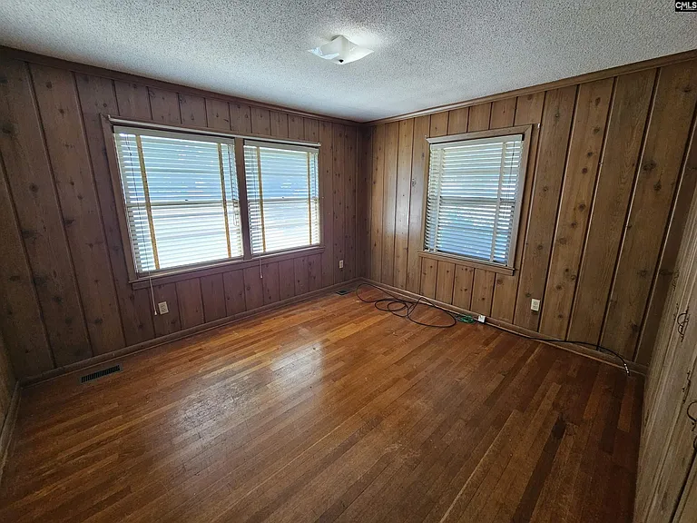 1507 Brennen Rd — Photo 4