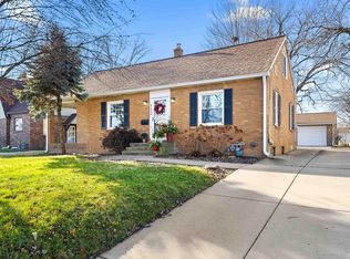 112 Bondurant St, Washington, IL 61571