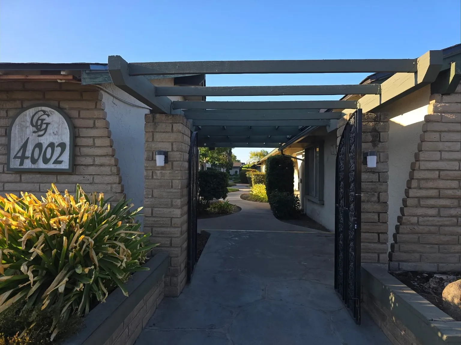 2 bed, 744 sqft, $1,450 — Photo 1