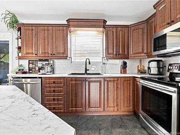 5th image of 75 Barker St