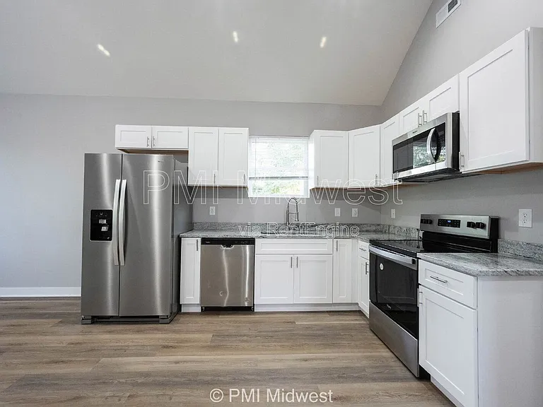 2038 E Maryland St #B — Photo 6