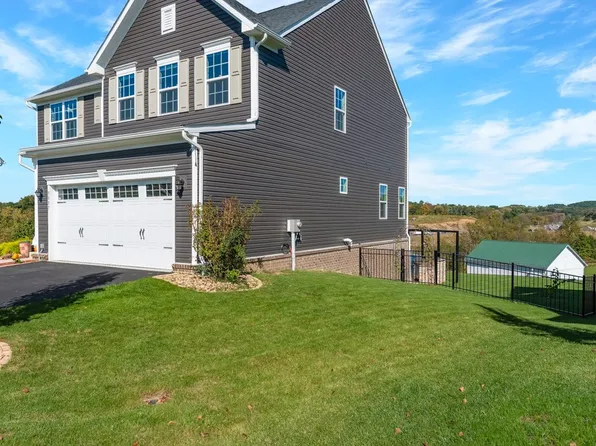 3037 Eagle Ridge Dr, Valencia, PA 16059