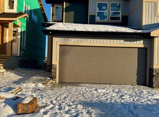 87 W Waterford Mews, Chestermere, AB T1X 3B7