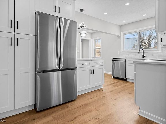 3rd image of 3639 Hillward Dr