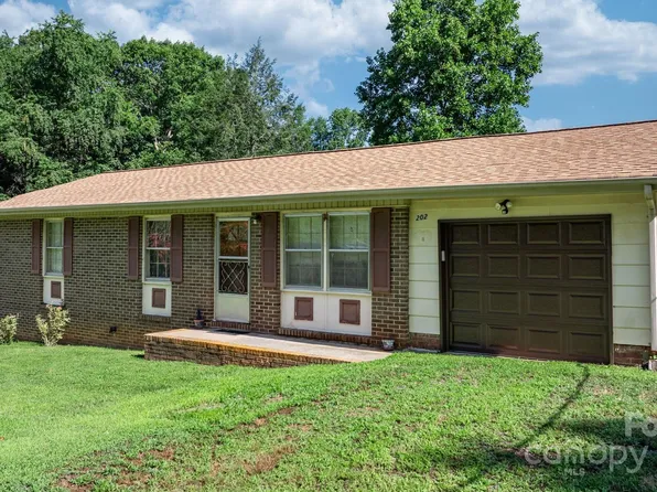 202 Edgewood Cir, Morganton, NC 28655