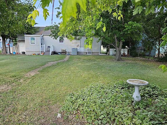 3rd image of 604 S Plainville Ave