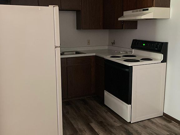 3rd image of 301 W Bert St