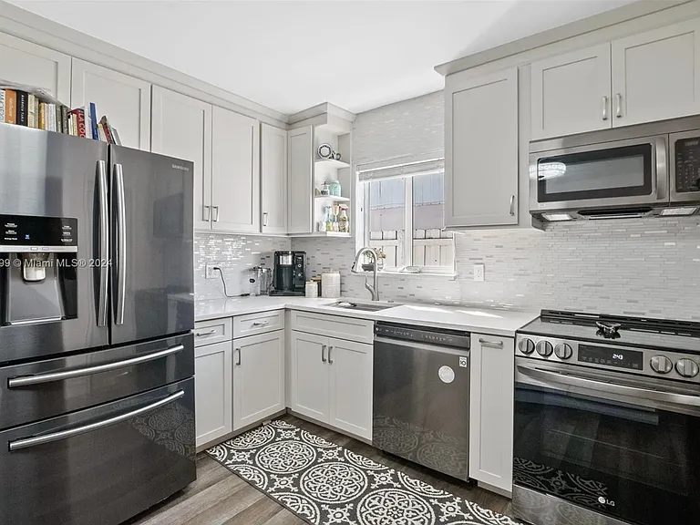 5819 SW 4th St — Photo 6