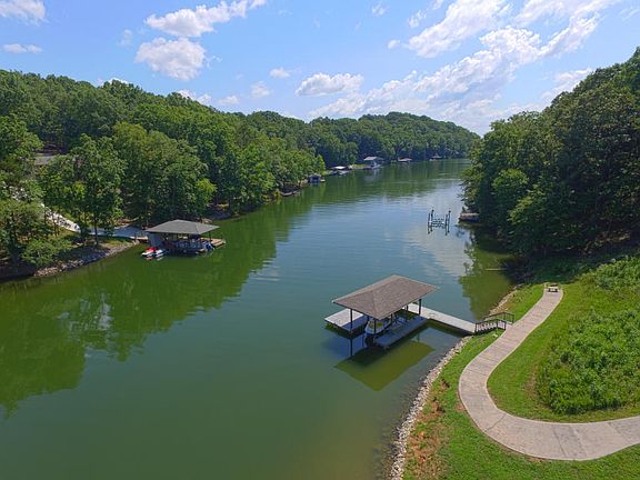 5th image of Blackberry Ridge Dr