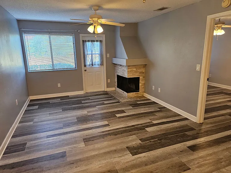 9510 Darien Ave — Photo 3