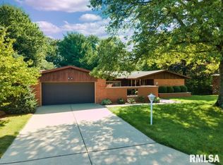 107 Hollands Grove Ln, Washington, IL 61571