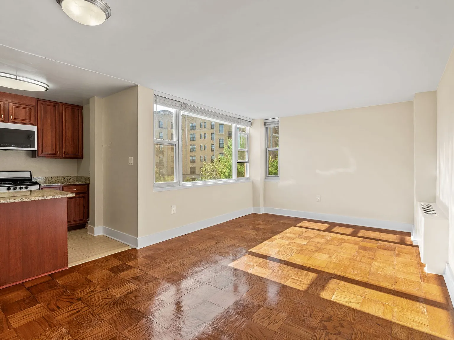 Park East Apartments — Photo 3