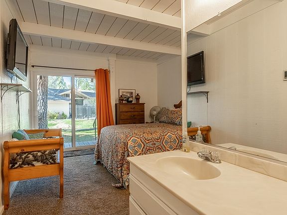 4th image of 3252 Chateau Rd #2
