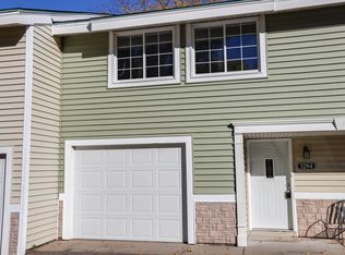 3294 Hill Ridge Dr, Saint Paul, MN 55121