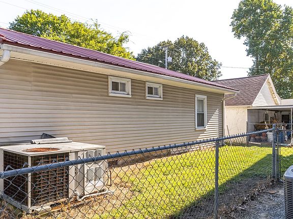 3rd image of 3904 Schneidman Rd