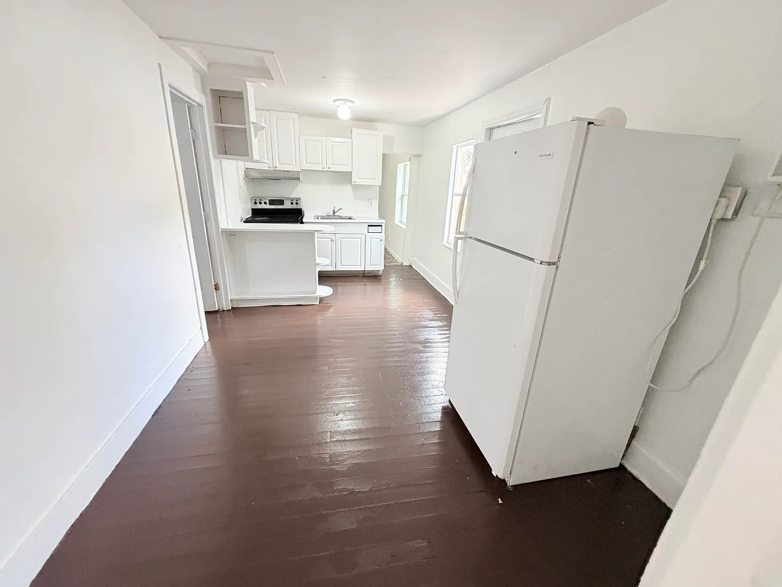 2 bed, 1.0 bath, 942 sqft, $1,800 — Photo 4