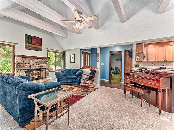 3rd image of 8 Sunnycrest Dr