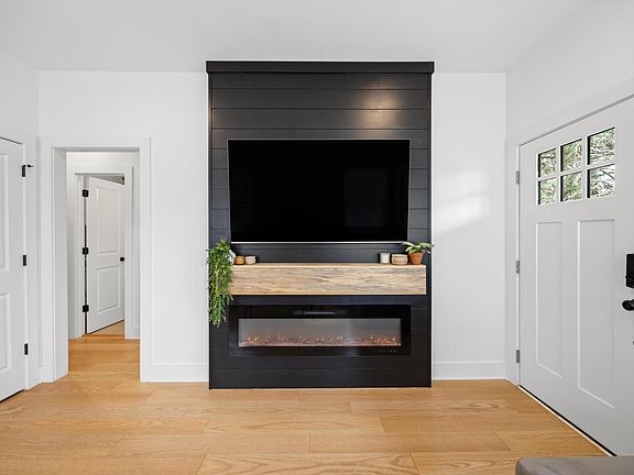 5th image of 2907 E Crescent Cir