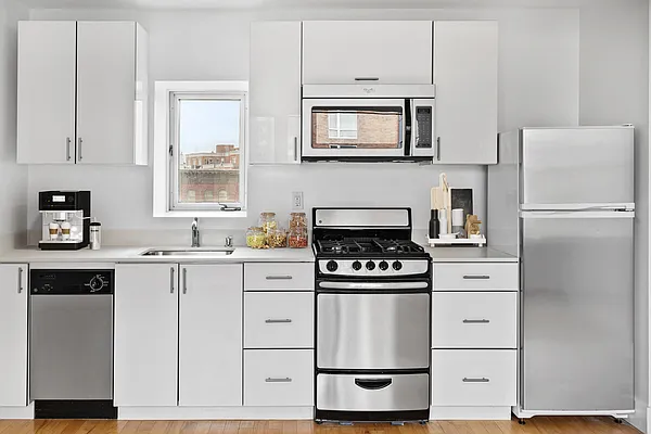 Rented by Glenmark Realty | media 3