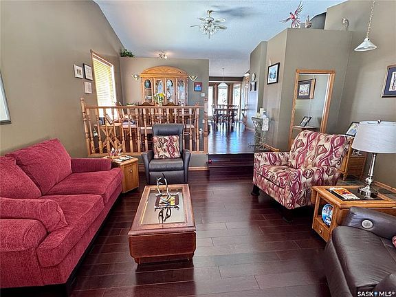 2nd image of 930 Sinotte CRESCENT