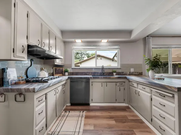 44098 Country Club Dr, El Macero, CA 95618