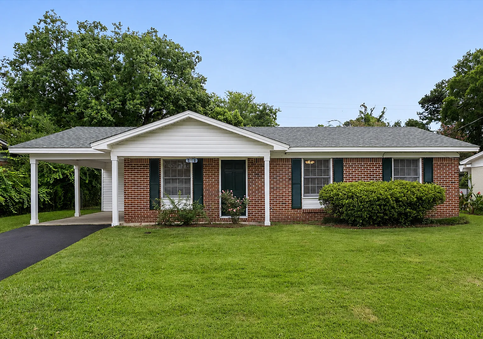 Charming 3-Bedroom Home with Fenced Yard Convenient Location! — Photo 1