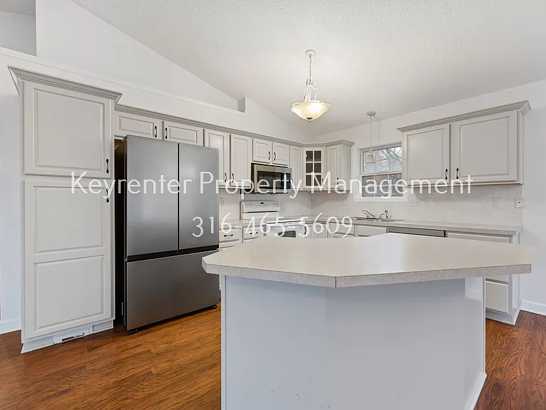 517 E Minneha Ave — Photo 13