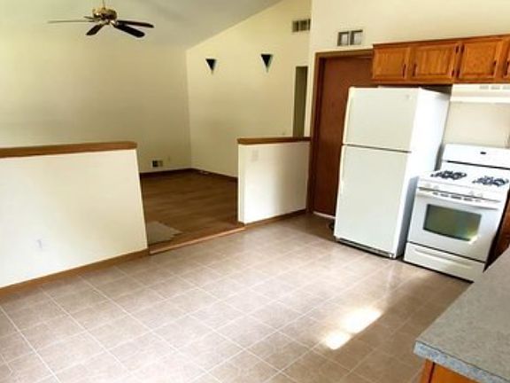 4th image of 8476 Busko Ave