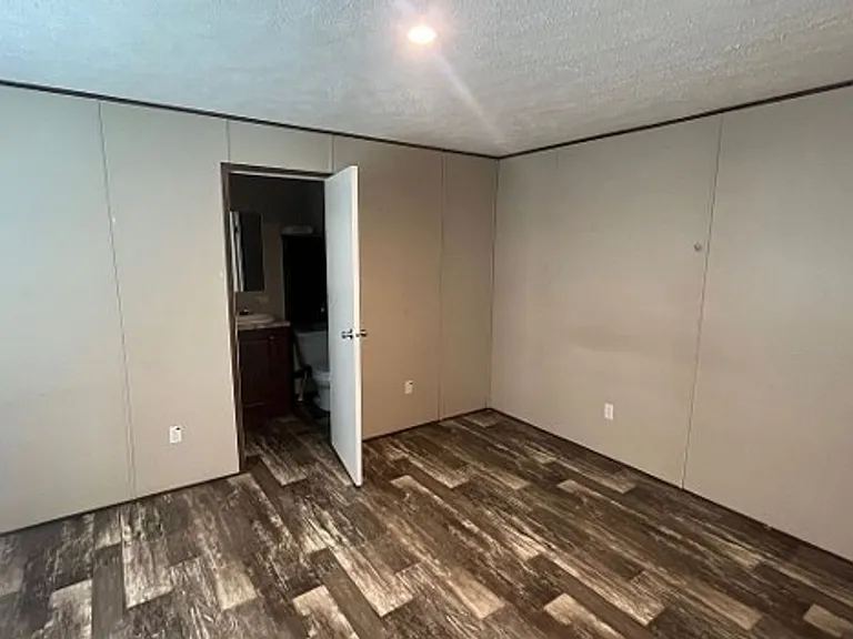 301 Henning Dr — Photo 5