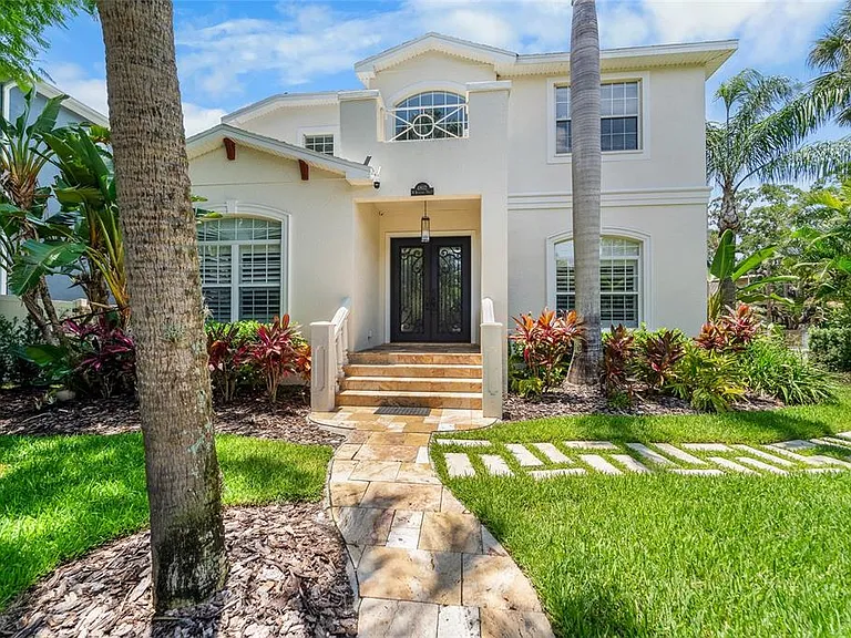 4802 W Beachway Dr — Photo 1