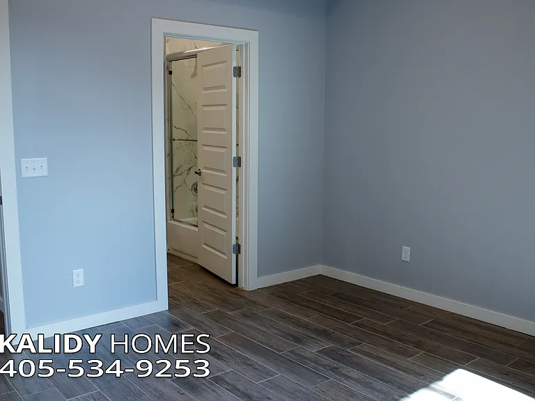 421 Remington Ave — Photo 15