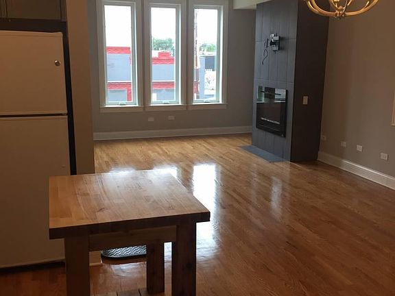 2nd image of 819 N Milwaukee Ave Unit 1